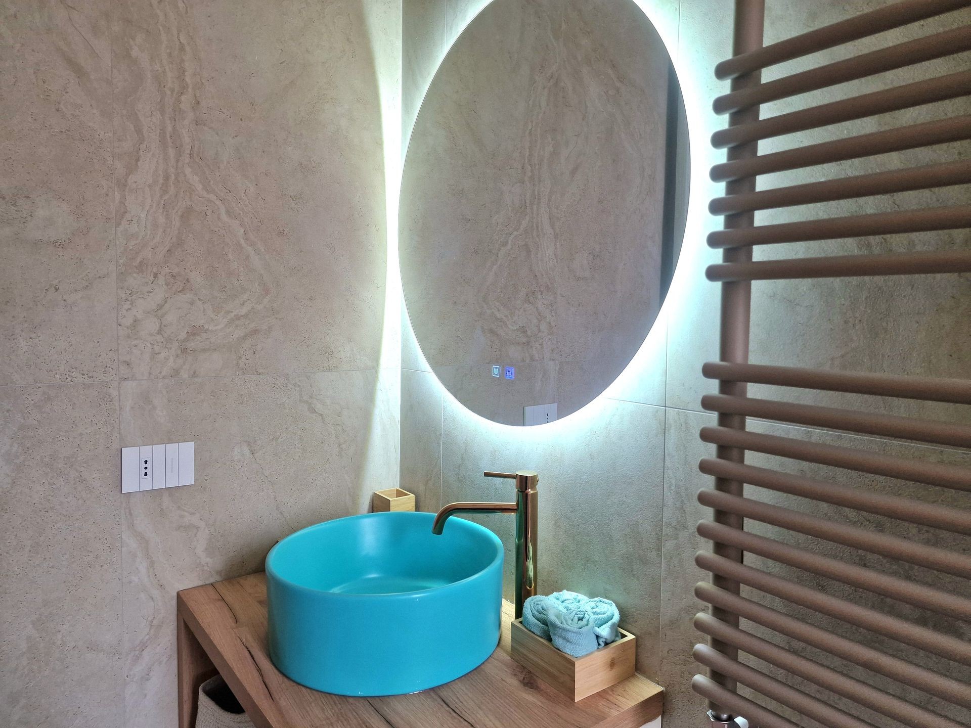  A Bathroom of Pure Luxury and Design